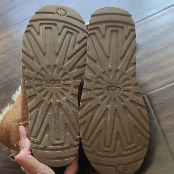 UGG Women's Sheepskin Boots Size 7 - Picture 4 of 5